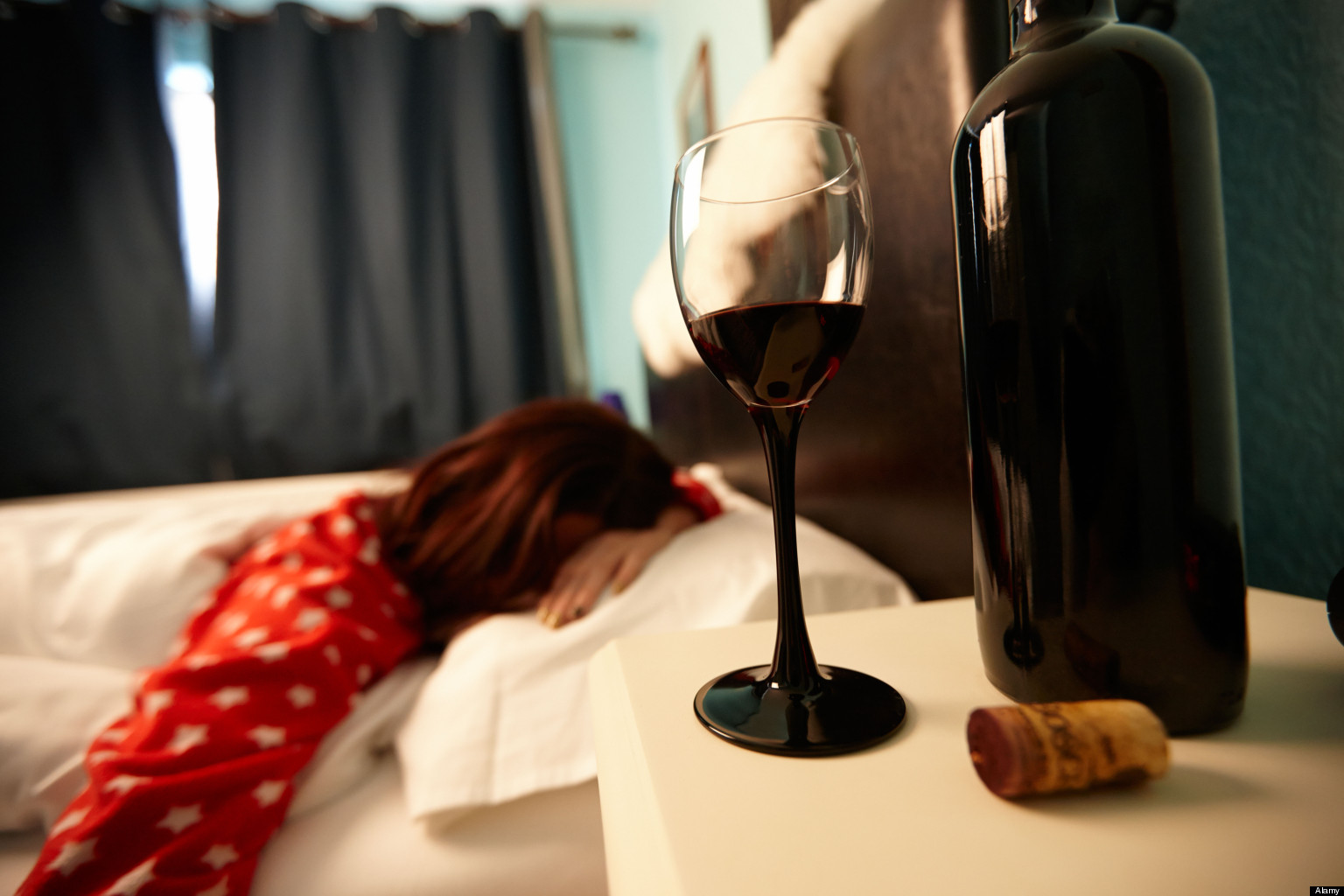 Alcohol and menstrual bleeding. Does alcohol affect menstruation?